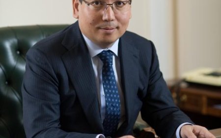 «Біз де тірі адамбыз ғой...». Досаев халықпен кездесу кезінде неге эмоцияға берілетінін түсіндірді