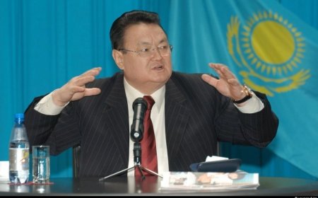Тоқаев Заманбек Нұрқаділовке ескерткіш қоюды тапсырды