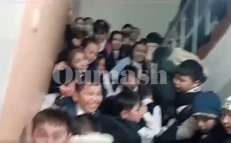 Алматыда оқушылар дәлізге сыймай, бір-бірін таптап кетті