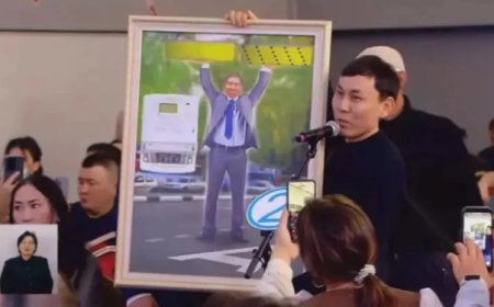 «Сен мені кешірерсің»: Досаев өзіне портрет сыйлаған жігіттен кешірім сұрады