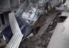 Алматыда жол опырылды (ВИДЕО)