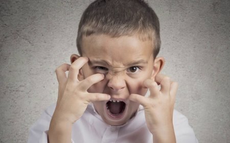 «Сабақ оқымаймын, сурет салу дұрыс емес, өлгім келед»: Имамның баласы мектеп тәртібіне бағынбай әуреге салған