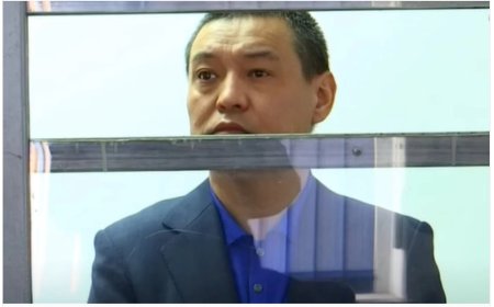 187 млн теңге пара алды деп айыпталған Шымкент әкімінің бұрынғы орынбасары сотта жылап жіберді