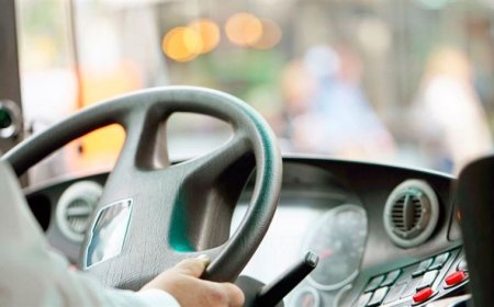 Атырауда жолаушы автобус жүргізушісін балағаттап, ұрып-соқты (ВИДЕО)