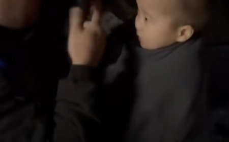 Алматыда жедел жәрдем қызметкерлері үйілген қоқыс арасынан кішкентай бала тауып алды