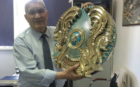 «Бес жұлдыз Кеңес өкіметінің белгісі емес» - Елтаңбаның авторы Жандарбек Мәлібеков
