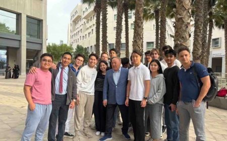 Желіде Назарбаевтың шетелде жүрген суреті тарады