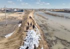 «Әкем мен ағамды іздеу үшін техника мен қайық берілмеді»: Құлсарыда жоғалып кеткендердің жақындары шенеуніктердің жұмысына наразылық білдірді