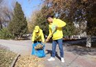 «Көше сыпырып, ақша ұт». Астана әкімдігі көше қазып, үш жерге 150 мың теңге жасырып қойды