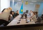 Түркістанда әкімдік қызметкері комиссия отырысына келген әйелді ұрып жіберген