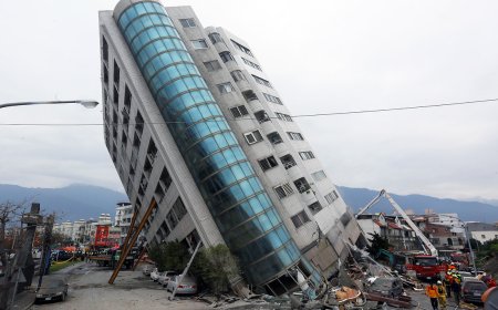 «Арты цунамиге ұласты»: Тайваньда сұмдық жер сілкінісі болды (ВИДЕО)