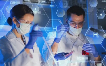 Тоқаев: Шетелде жұмыс істеп жүрген ғалымдарымызды Қазақстанға қайтару керек