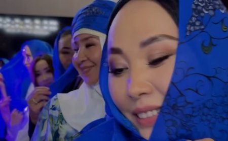 «Қазақ әйелі басына салмаған»: туған күнінде көк орамал таратқан Қарақат Әбілдина сынға қалды