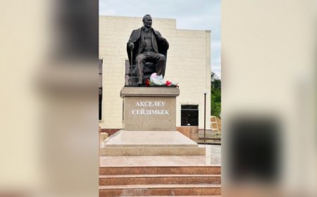 Ақселеу Сейдімбектің сүрілген ескерткішінің орнына жаңасы бой көтерді