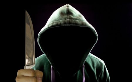 Павлодарда мектеп оқушысы сыныптасы мен мұғалімін пышақтап тастады