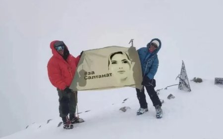 Эльбрус шыңына көтерілген қазақ альпинисі жетістігін Салтанат Нүкеноваға арнады