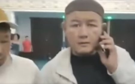 Тізелерін бүкпей тұрған: Еліміздегі мешіттердің бірінде тағы да бүлік шықты (ВИДЕО)