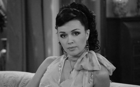 «Менің сүйікті күтушім». Ресейлік актриса Анастасия Заворотнюк қайтыс болды