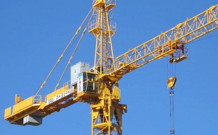 Астанада жұмысшы краннан құлап, қайтыс болды (ВИДЕО)