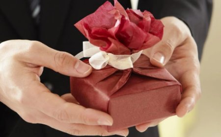 «Есеппен сүю»: Түркістандық жігіт ғашығына сыйлаған ақшасы үшін соттасып жүр