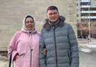 «Жүрегім елжіреп, жылап жүрді»: Дәулет Мұқаев өмірден өткен анасына жазба арнады