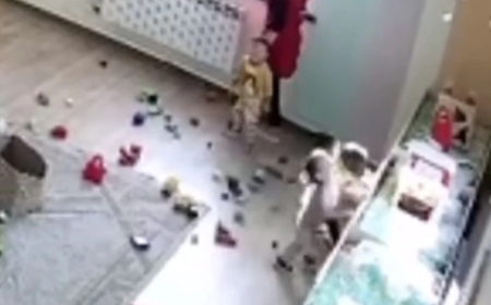 «Иығы сынған»: Балабақшада үш қабатты кереует баланың үстіне құлап кетті