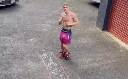 Жаңазеландиялық боксшы Жәнібек Әлімханұлын келемеждеп ВИДЕО түсірді