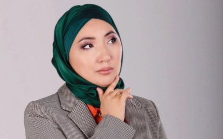 «Орамалыңызды шешіп келесіз бе?»: Хиджабтағы Сара Тоқтамысова теледидарға шығу қиын екенін айтты