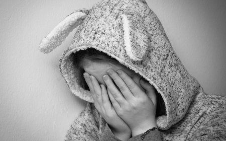 «Ойыншық беріп алдаған»: Қостанайда үш жасөспірім 5 жастағы қызды зорлады деп айыпталды