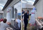«Мәйітті солай шығаратын еді». Келіндерінің бірін терезеден кіргізген ененің әрекеті талқыға түсті (ВИДЕО)