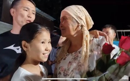 «Қайда жүрсе де аман болсын»: Демеу Жадыраевтың анасы көзіне жас алды