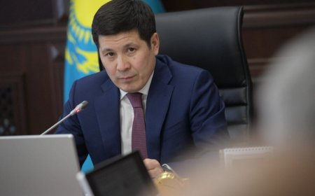 «Жалақым – 1,4 миллион, сыйақы 700 мың теңге ғана» - ӘМСҚ басшысы қанша жалақы алатынын айтты