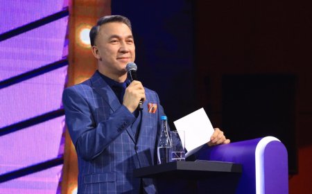 «Балағаттап, санынан тепкен»: Есен Елеукен мен белгілі блогер жаға жыртысты