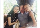 «Суретке бірге түскенім кешіргенімді білдірмейді»: Баян Алагөзованың қызы әкесімен қарым-қатынасы жайлы айтты
