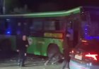 Алматыда жолаушылар автобусы көпірден кұлап кетті