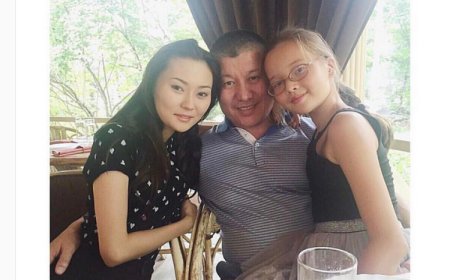 «Суретке бірге түскенім кешіргенімді білдірмейді»: Баян Алагөзованың қызы әкесімен қарым-қатынасы жайлы айтты
