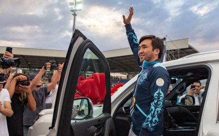 Елдос Сметов сыйға алған Lexus LX 600, 100 жылқы және пәтерін туыстарына таратып берген