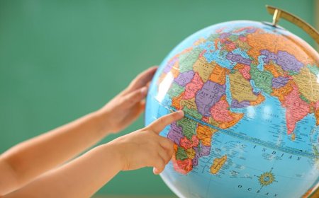 Елімізде Ресей агрессиясын дәріптейтін оқу құралдары сатылуда