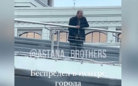 Астана көпірінде ер адам елдің көзінше дәрет сындырған