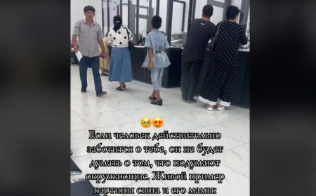 Анасының биік өкшелі аяқкиімін киген бала желі жұлдызына айналды (ВИДЕО)