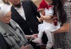 Илон Масктың анасы қазақ баласының тұсауын кесті