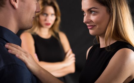 «Екеуі бір еркекке таласқан»: Алматыда әйелдер шетелдікті балтамен бөлшектеп тастады