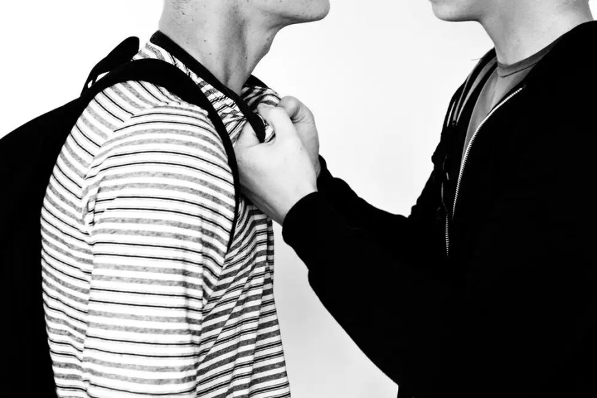 Ит стиліндегі қызды жазалады