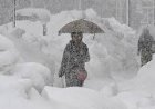 В Астане круглосуточно чистят улицы от снега