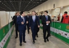 "Нужно поддерживать отечественные кадры," — заявил премьер Бектенов.