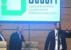 Оппозиционер облил краской председателя ЦИК