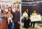 «Галаконцертте сертификат ұстатты»: Астана тұрғыны Перизат Қайраттың үй беремін деген уәдесін орындамағанын айтты