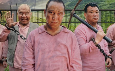 «Уәлибек көкем кредитін төлей алмай жүрген соң келіскен сияқты»: Журналист жақында шыққан фильмді сынап тастады