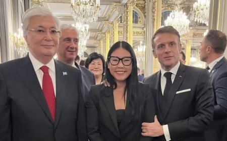 «Батырдың ұрпағы»: Тоқаев пен Макронның ортасында суретке түскен қыз кім?