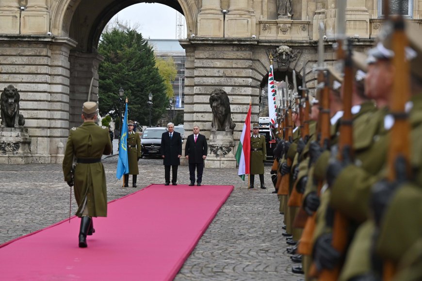 Состоялась официальная церемония встречи Президента Казахстана